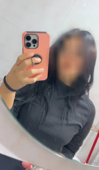 Bouchra, 30