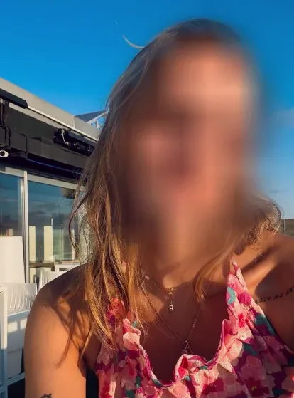 Fleur, 29