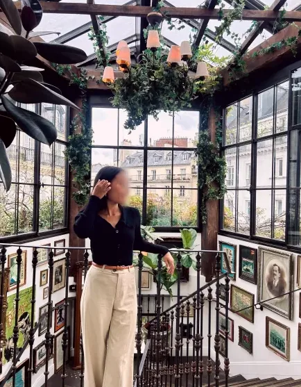 Fleur, 30