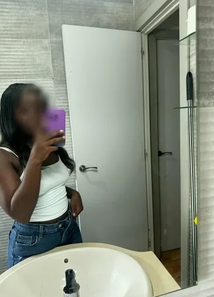 Isabella, 29