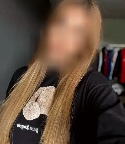 Julie, 28