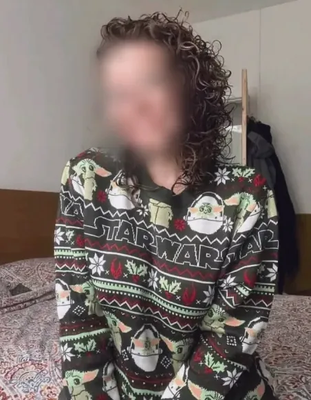 Julie, 33