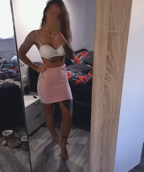Nathalie, 32