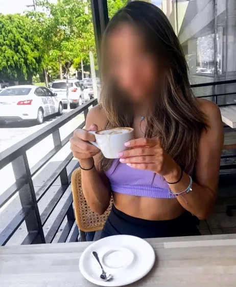 Sandra, 32