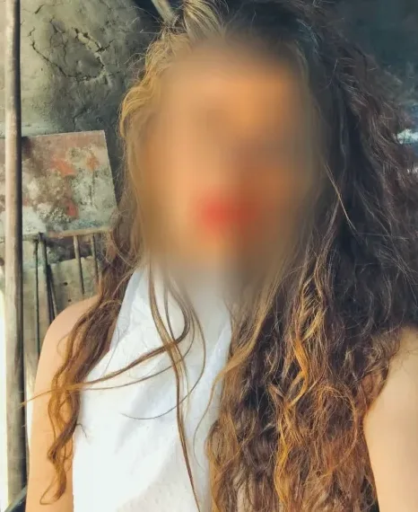 Sara, 32