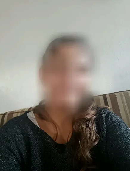 Zeynep, 25