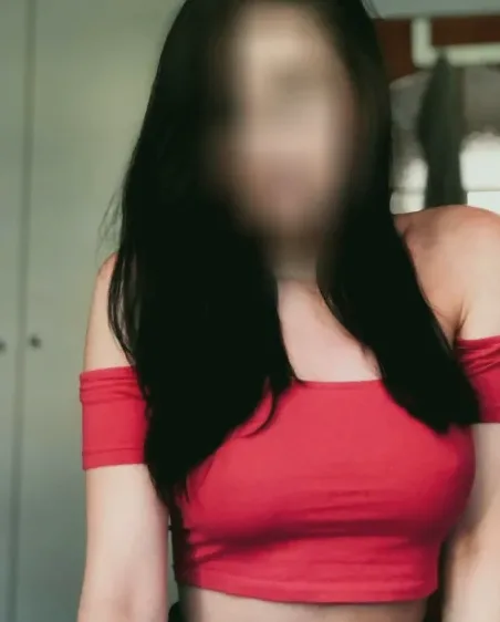 Zoe, 32